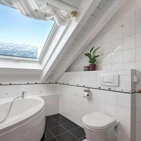 Dachgeschosswohnung In Hofolding Apartamento *
