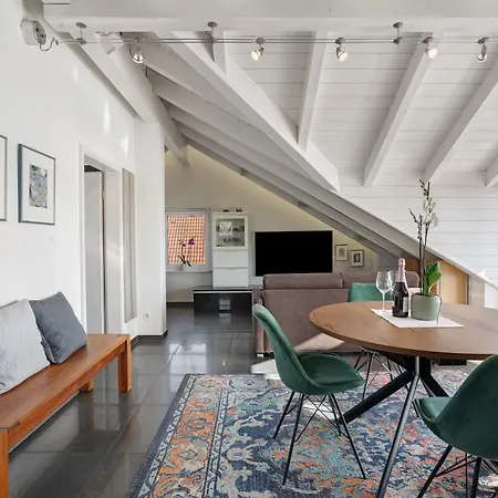 Dachgeschosswohnung In Hofolding Apartament