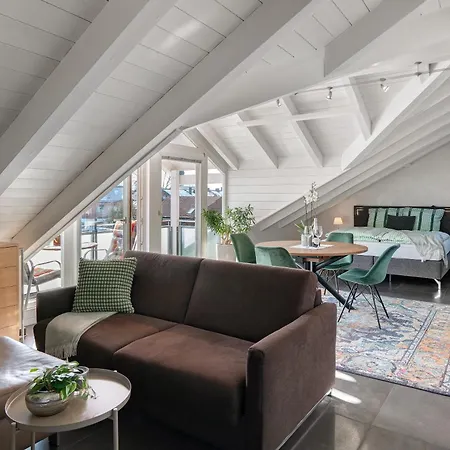 Dachgeschosswohnung In Hofolding * 브룬탈