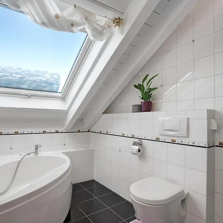Dachgeschosswohnung In Hofolding * 브룬탈