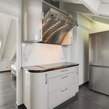 Dachgeschosswohnung In Hofolding 아파트