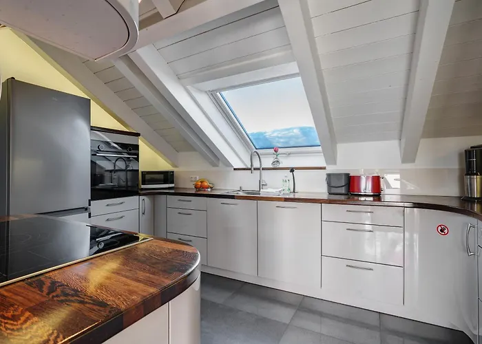Dachgeschosswohnung In Hofolding 브룬탈