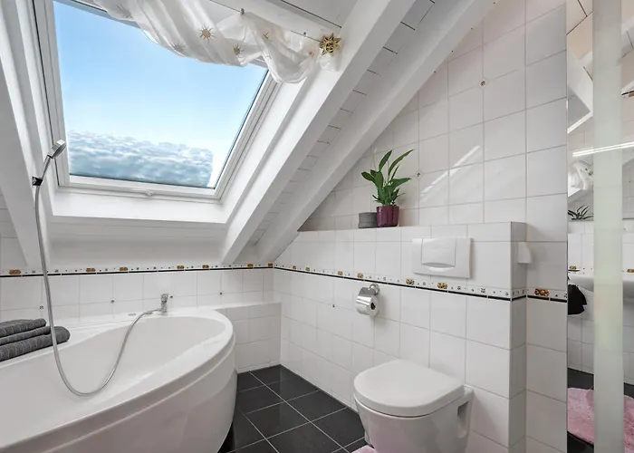 Dachgeschosswohnung In Hofolding 아파트 *